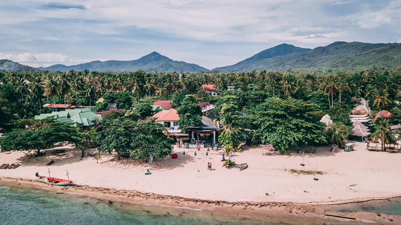 Dancing Elephant Beach Club Hostel Baan Tai Exterior photo